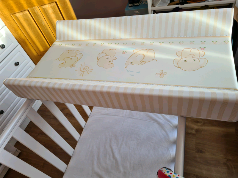 changing table gumtree